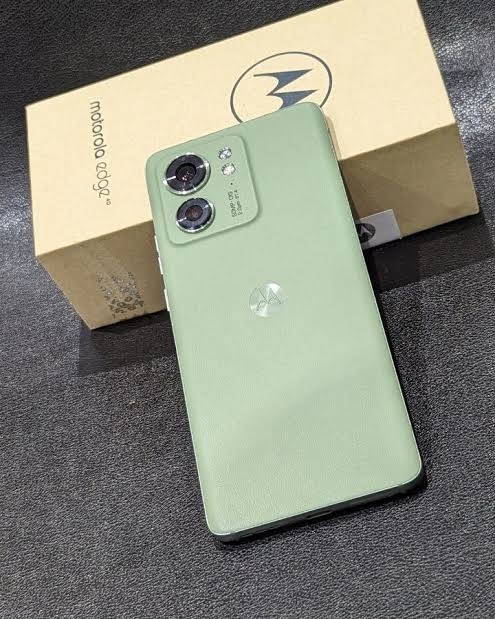 Predám nový telefón Motorola Edge 40 5G (8+8GB)/256GB