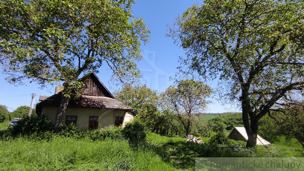 VÝRAZNE ZNÍŽENÁ CENA - Gazdovský dvor v príjemnom prostred