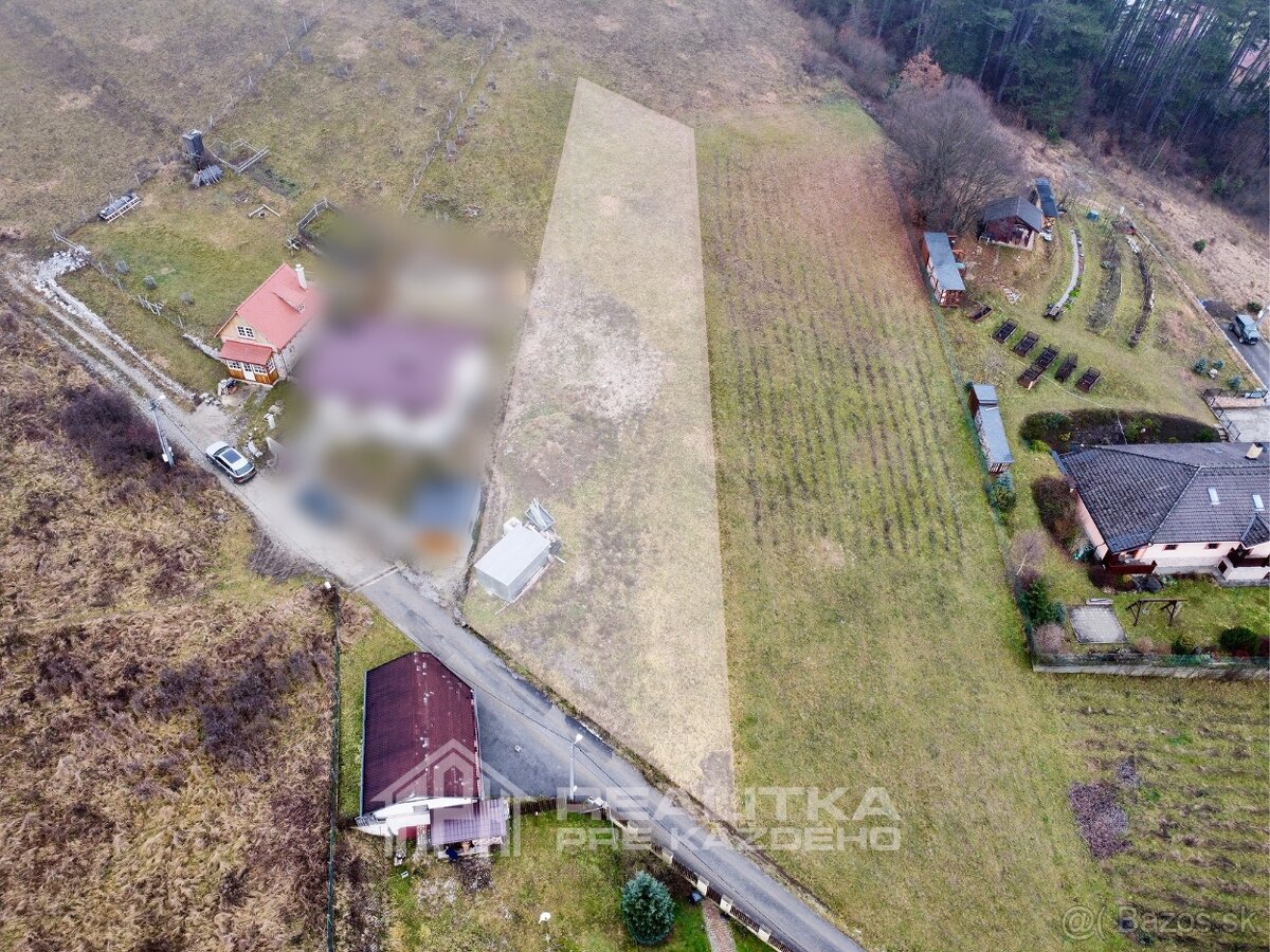 Priestranný pozemok s krásnym výhľadom v Lietavskej Svinnej-