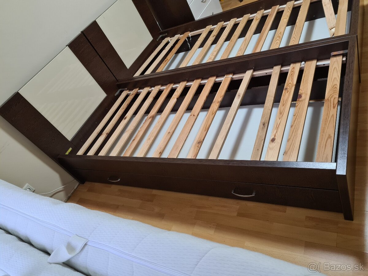 Masivne postele...pouzivane