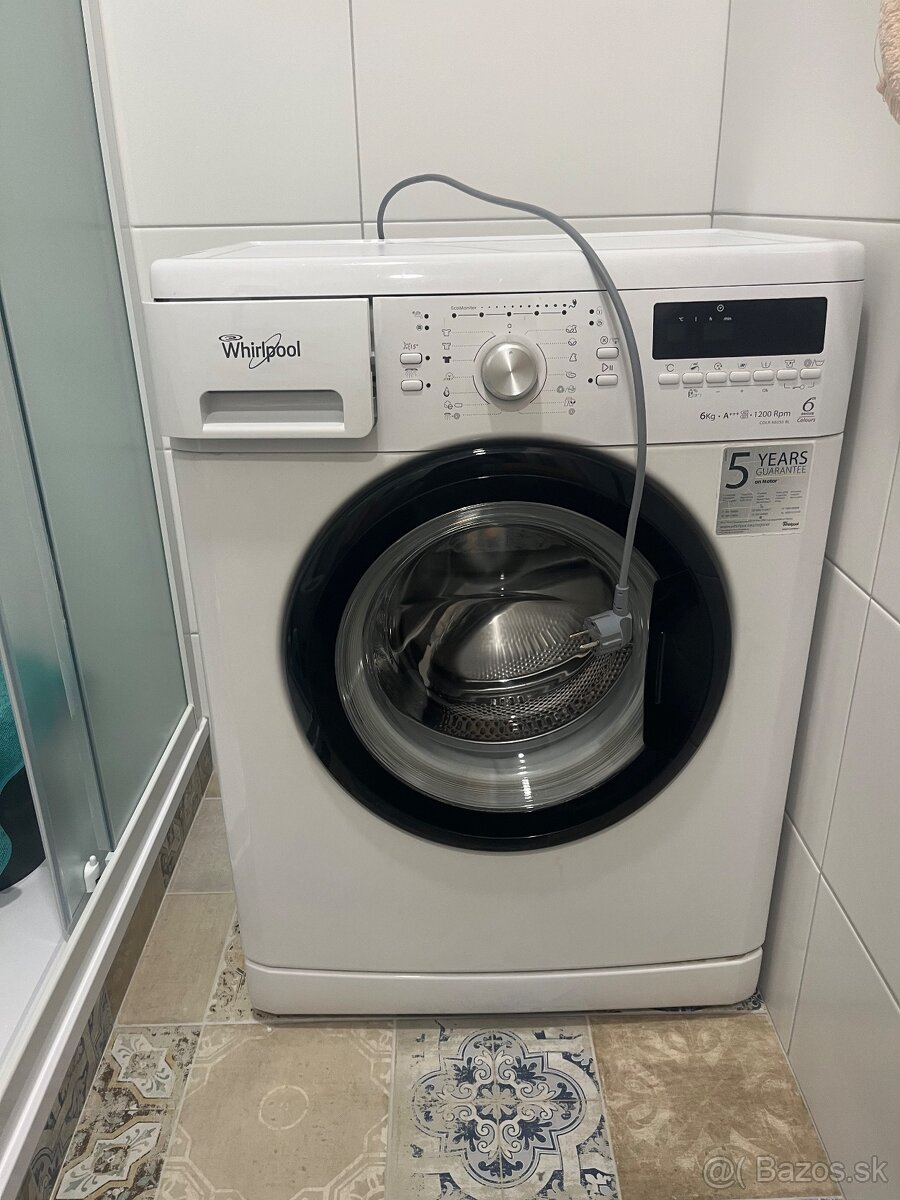 Predam pračku z predu plnenu Whirpool