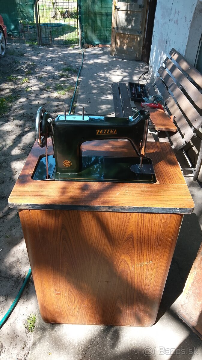 Predám šijací stroj Zetina