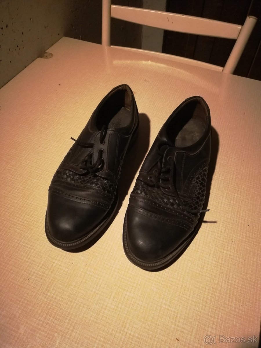 Čierne kožené topánky