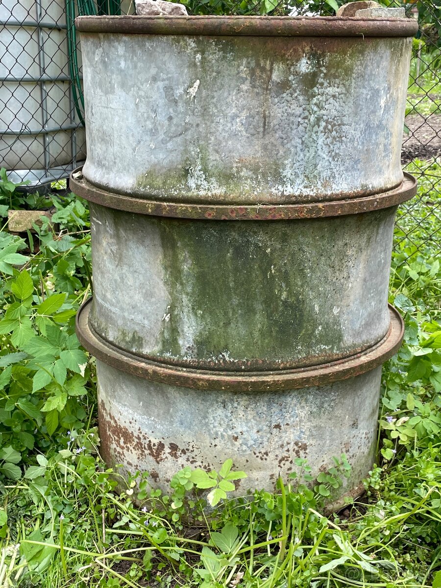 Kotlina sud 200 litrový a retro vaňa vyvýšený zahon