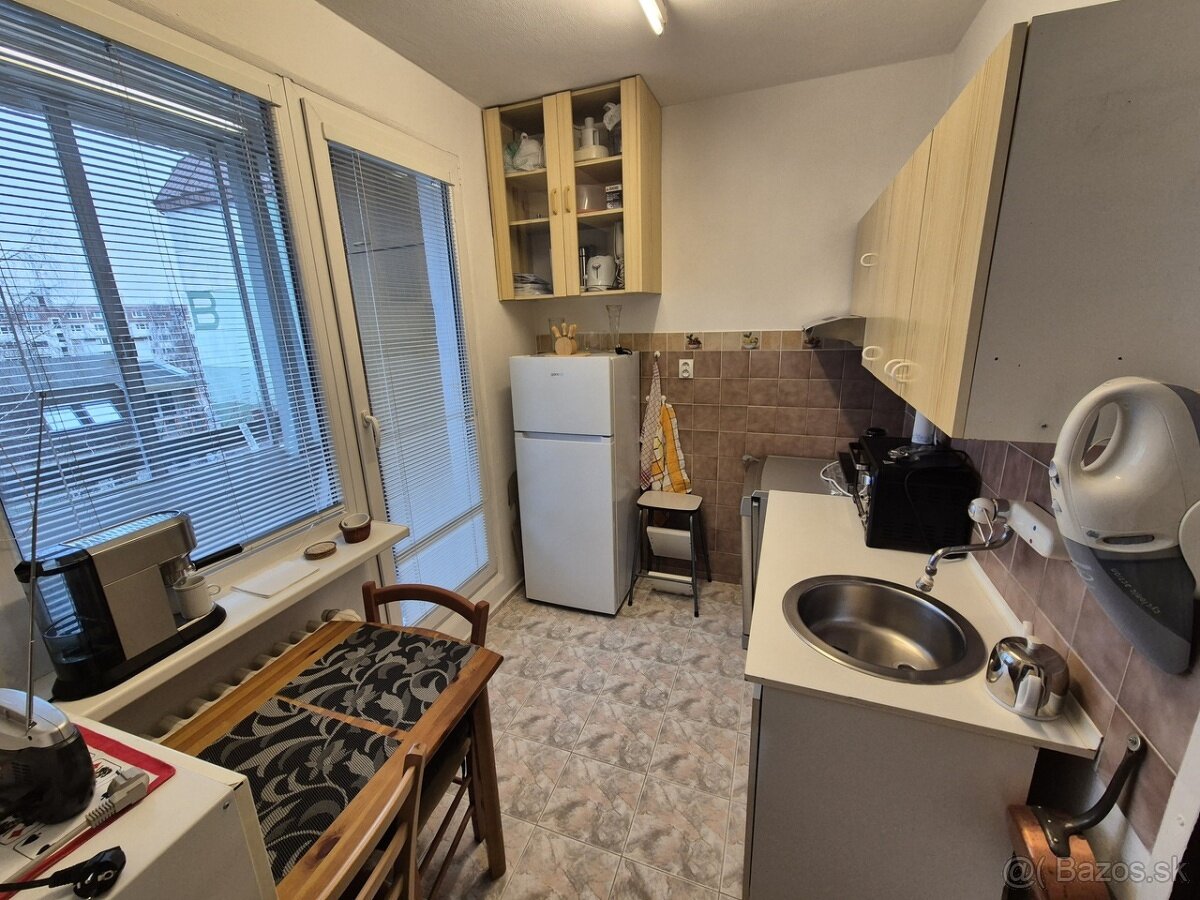 1-izbový byt s loggiou a s garážou / 37 m2 / - Žilina(Hájik)