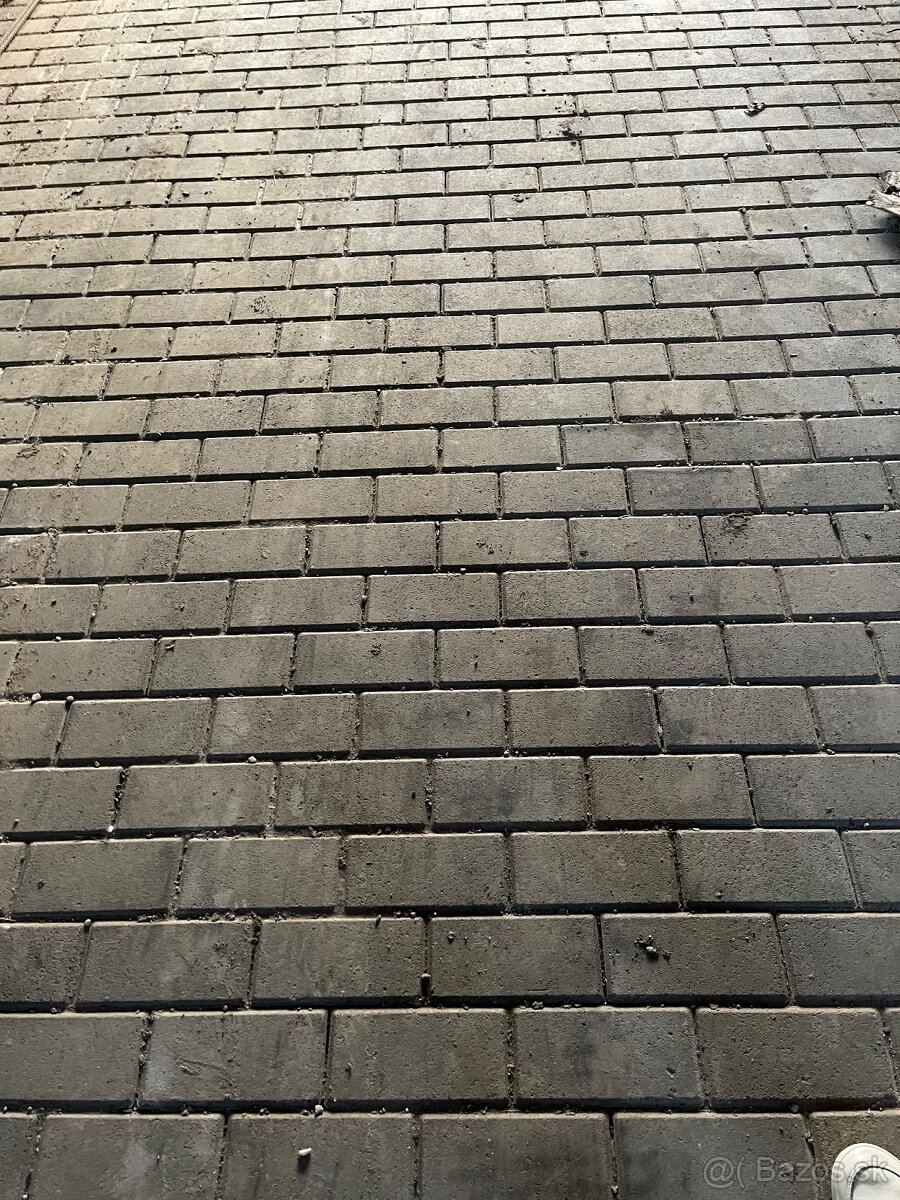 Predam zamkovu dlazbu