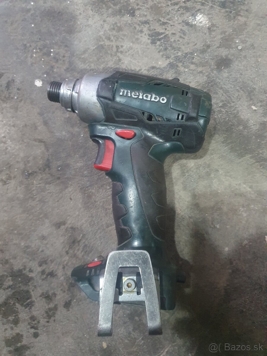 Metabo rázový utahovák