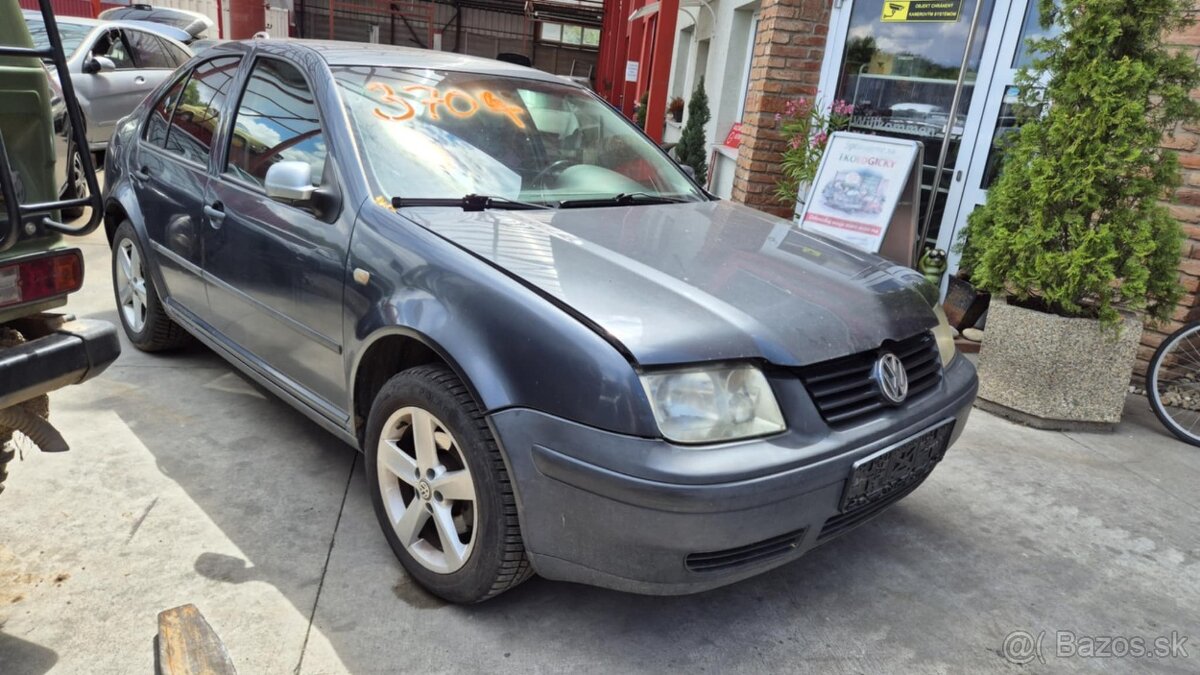 Volkswagen Bora 1,6i 74kw