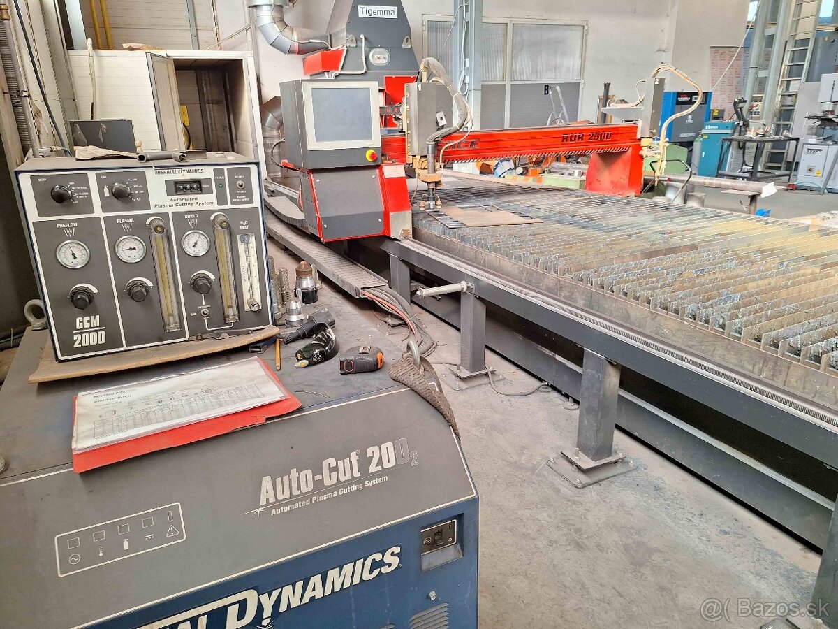 CNC autogénny a plazmový rezací stroj