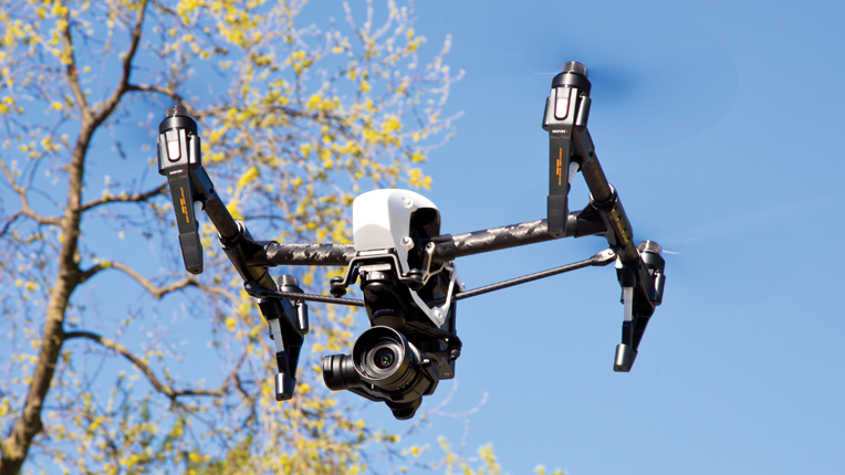 Filmársky dron DJI INSPIRE s kamerou X5 a 15mm f1,7 objektív