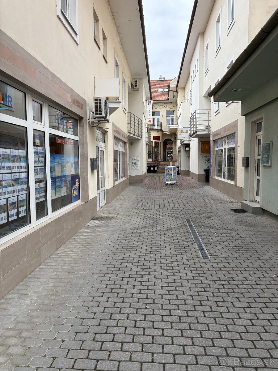 Na prenájom obchodný priestor 30 m2 v centre, Nitra