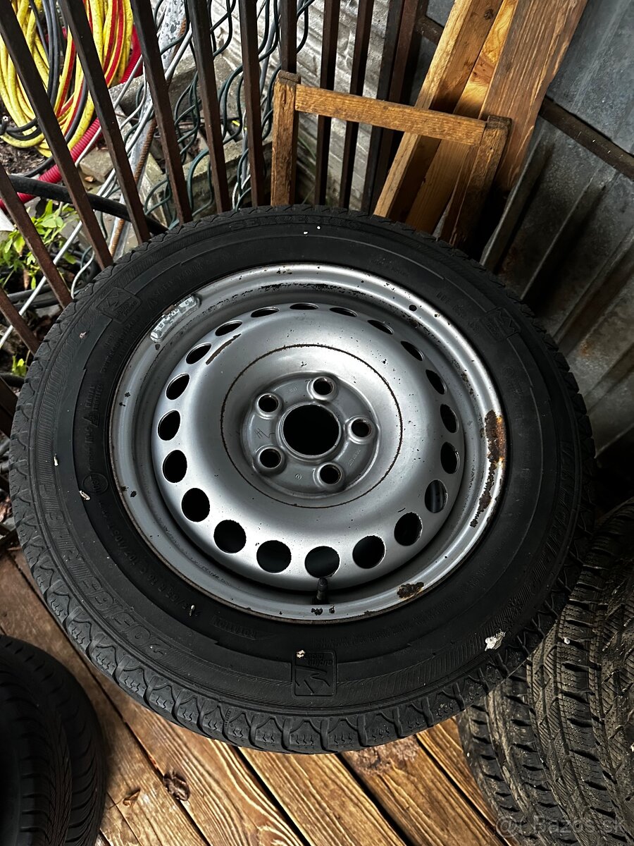 Predám zimnú sadu diskov na Vw t5 t6 + zimné 205/65 r16c