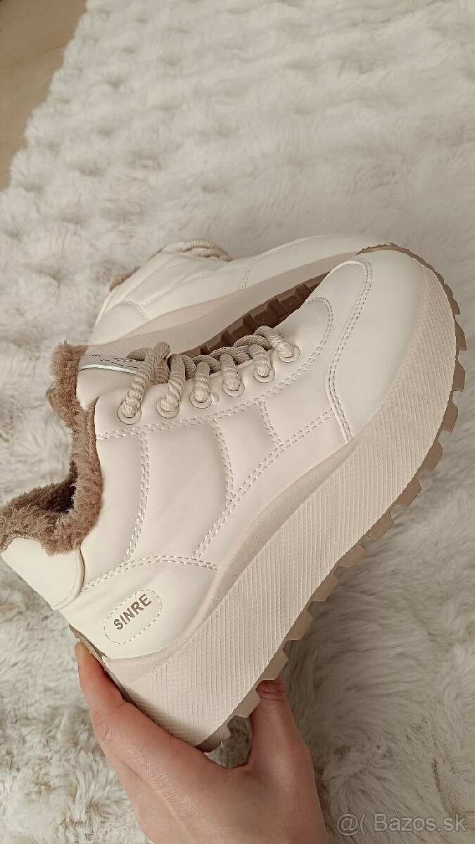 Nové dámske zateplené tenisky platforma krémové veľkosť 37