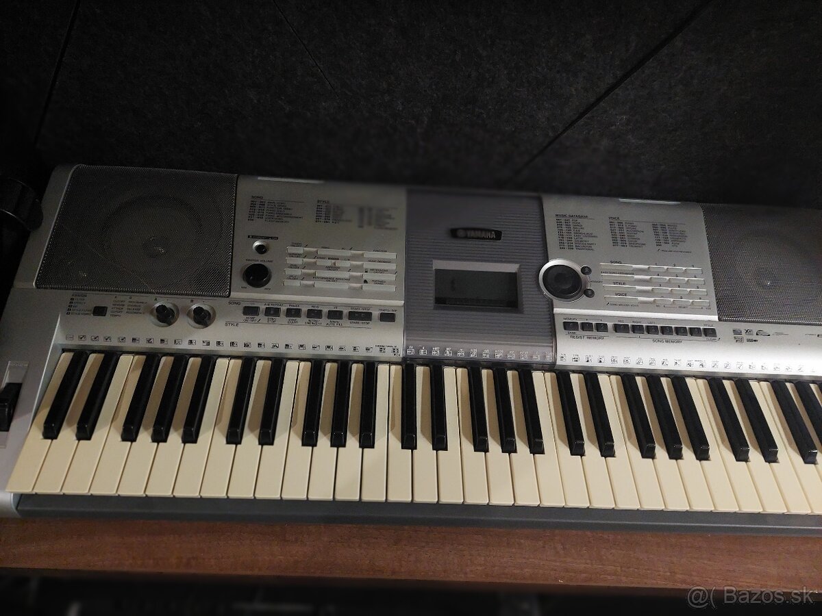 Vianočné upratovanie klávesy YAMAHA