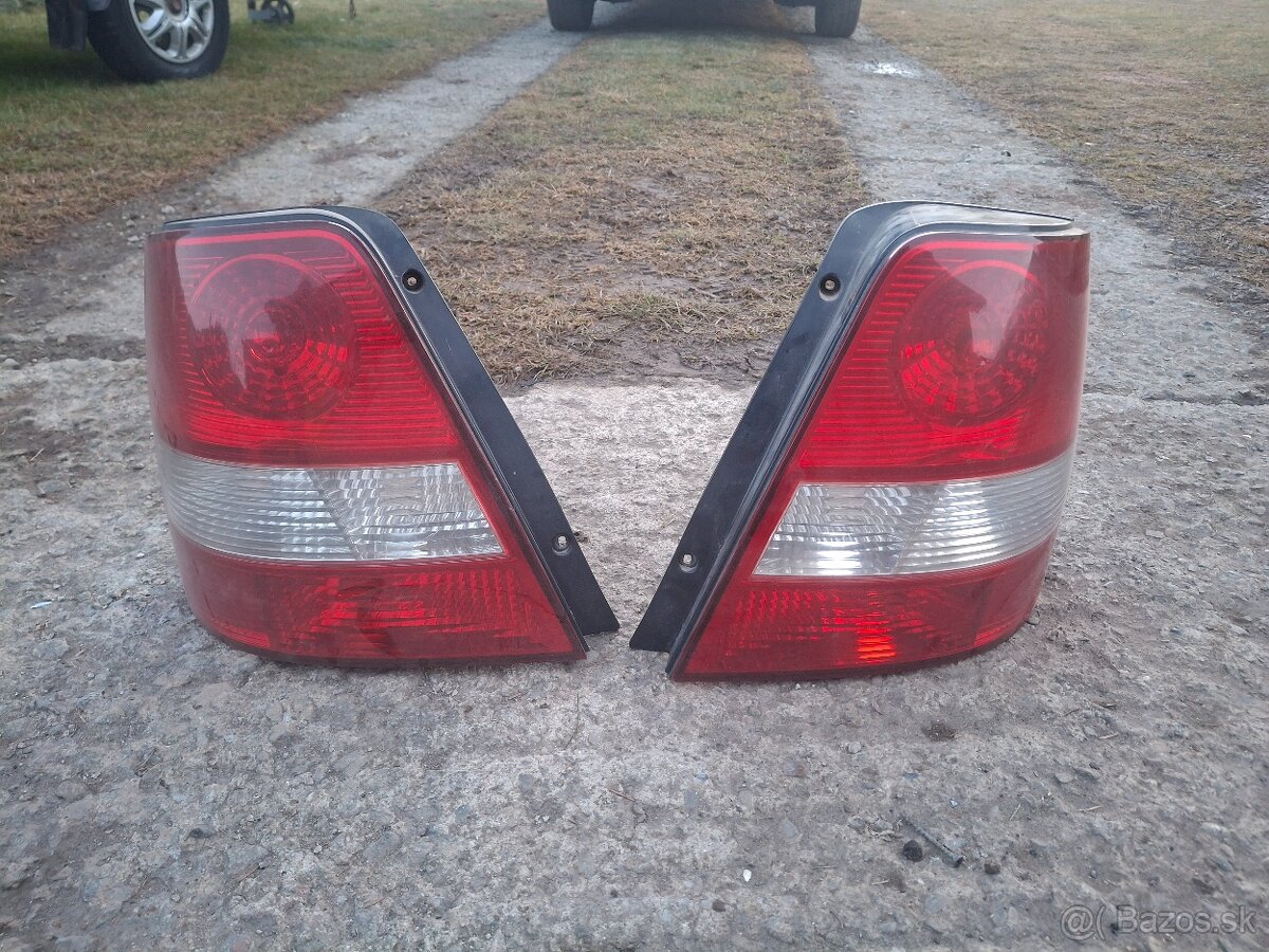 Svetla zadne kia sorento 103kw