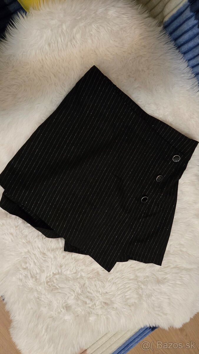 Dámska šortková sukňa od Reserved