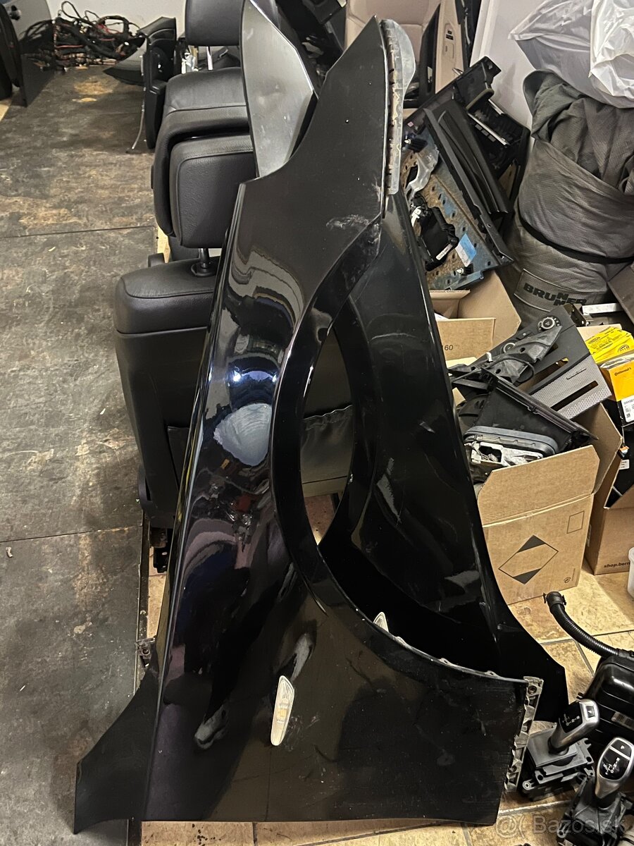 Blatníky E60 668 čierne