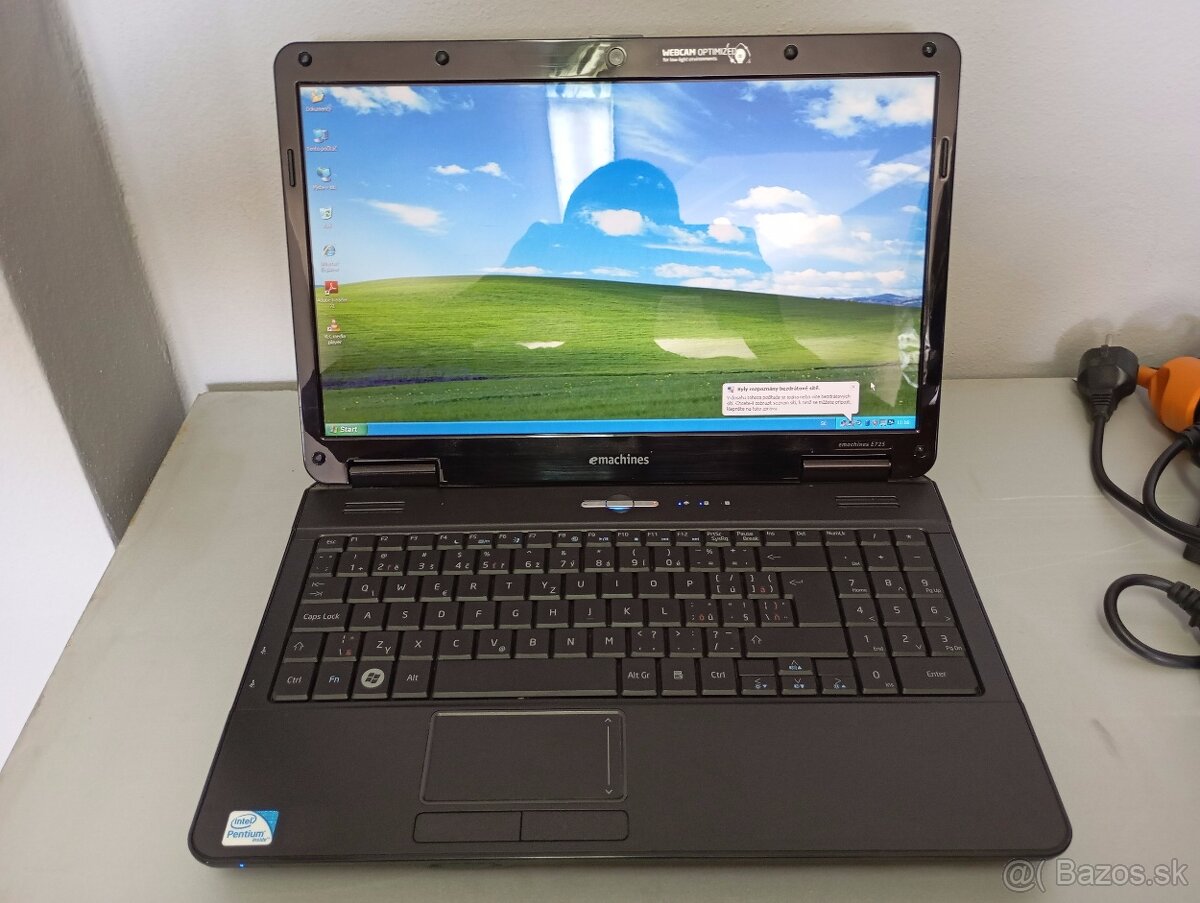 predám notebook ACER EMACHINES E725 , WINDOWS XP