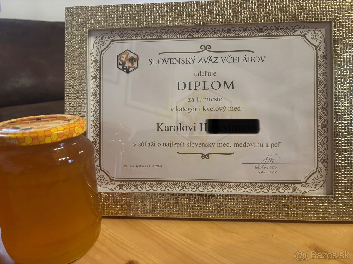 V čelí med z vlastnej produkcie