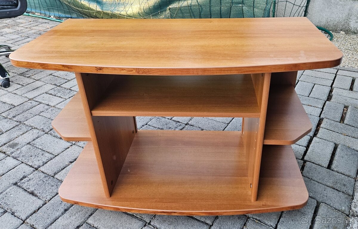 Stolík pod TV