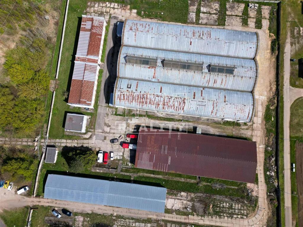 Prenájom výrobno - skladového areálu Želiezovce 18000 m2