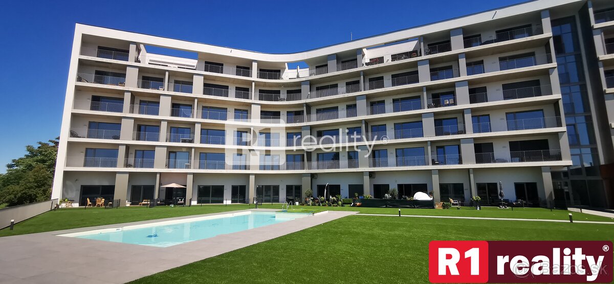 Na prenájom 2 izbový byt 45 m2 + terasa 15 m2 + 30 m2 predzá
