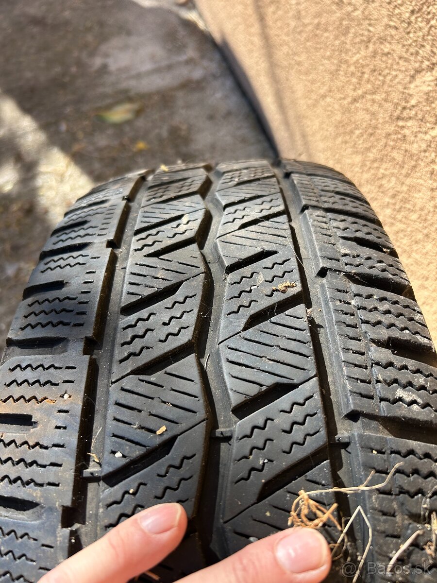 Hankook zimné pneu 2ks - 225/65/R16C