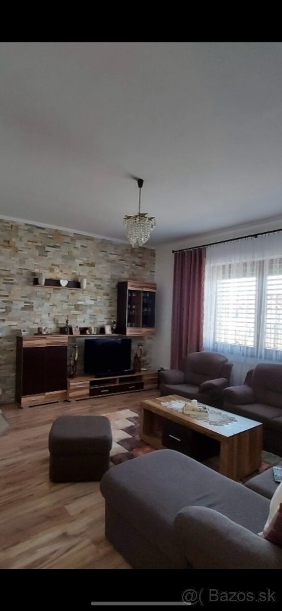 Predám komplet obývaciu stenu plus komodu