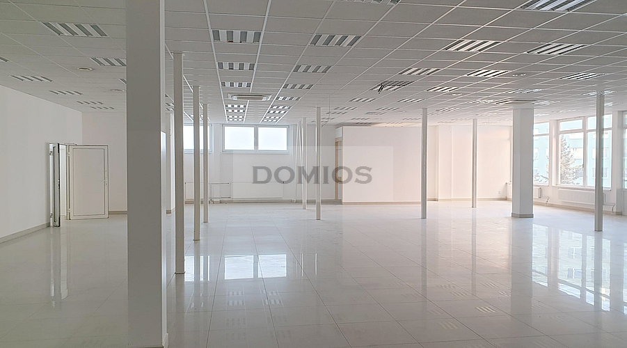 Klimatiz. obchodné priestory (389 m2, 170 m2, rampa, KE-V)