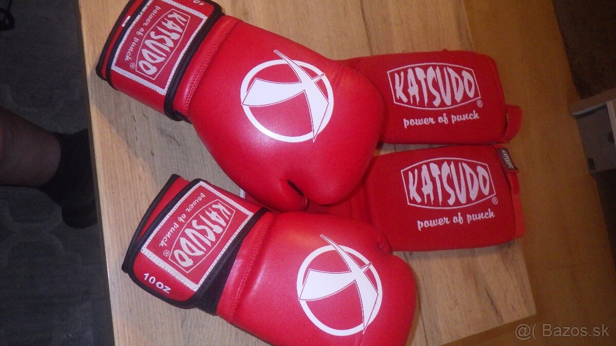 Rukavice a chrániče na karate