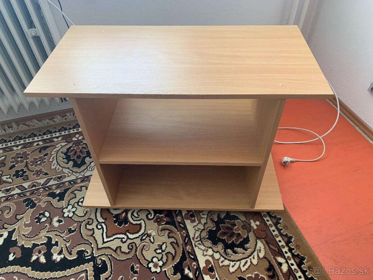 Stolík pod tv