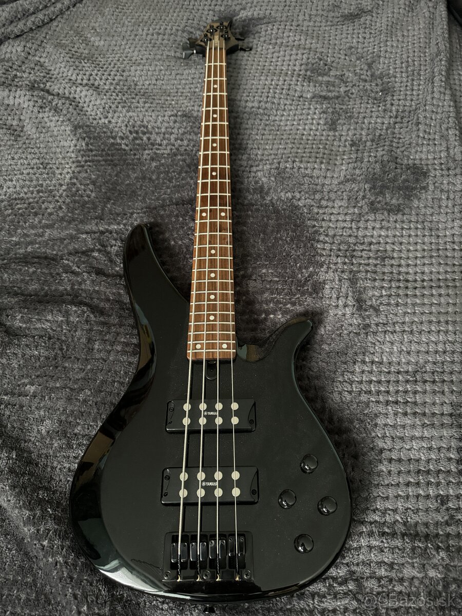 Yamaha RBX 374 + Combo Fender Frontman 15B