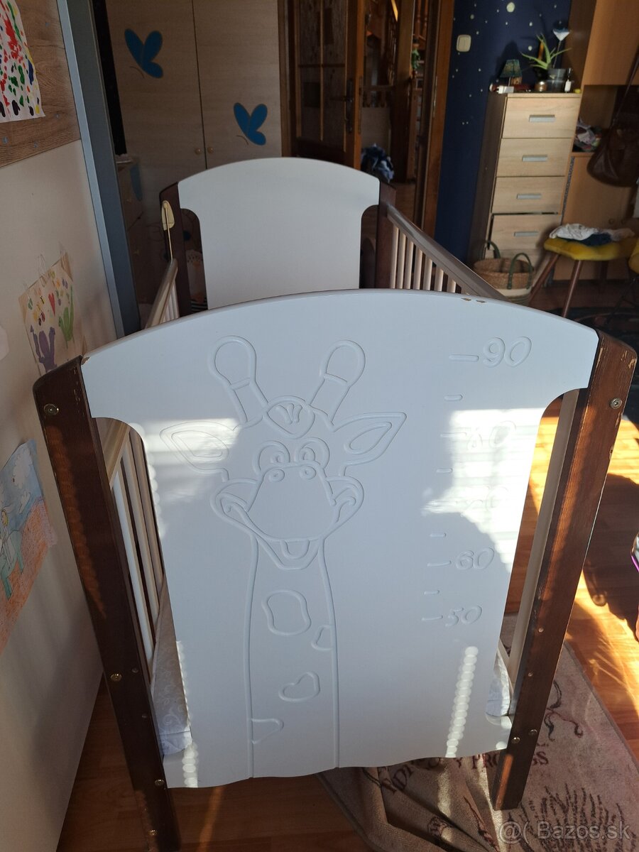 Detská postieľka s matracom a plachtami