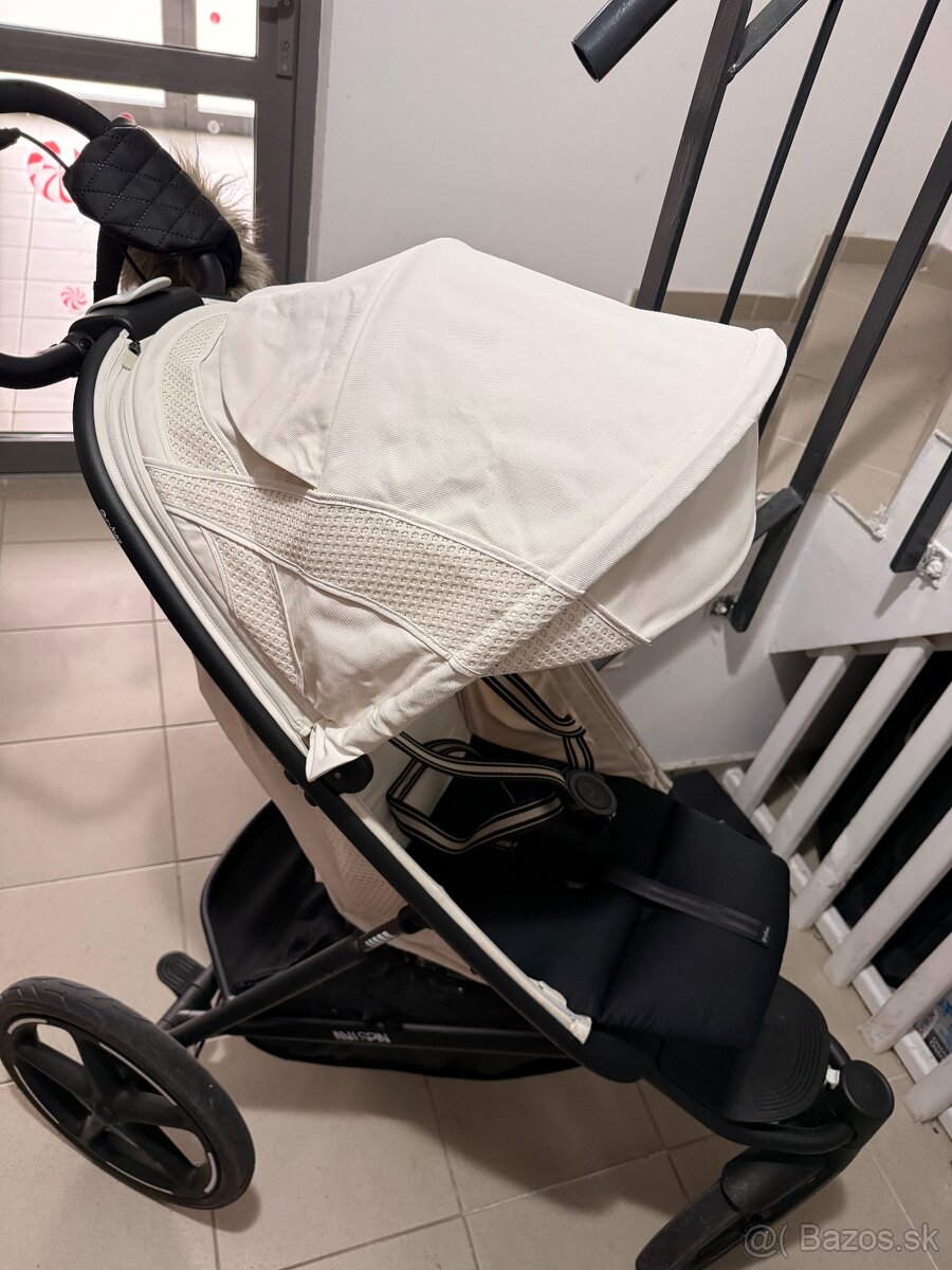 CYBEX Avi Spin Gold Seashell Beige.