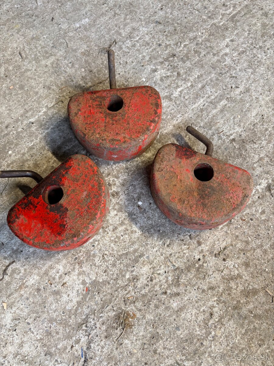 Male zavážia Vari / Terra