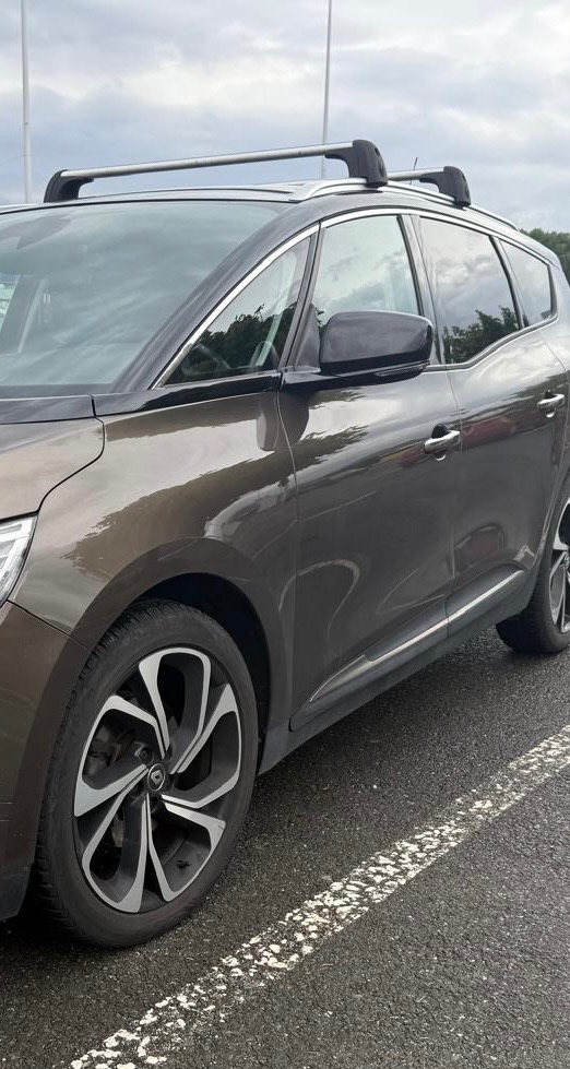 Strešné nosiče Renault Scenic IV - top stav