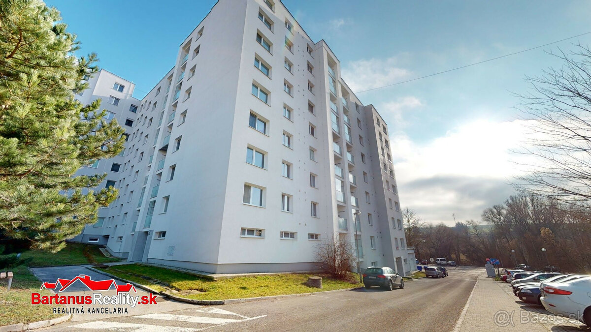 Na predaj 2-izbový byt v Trenčíne na sídlisku Juh ul. Halalo