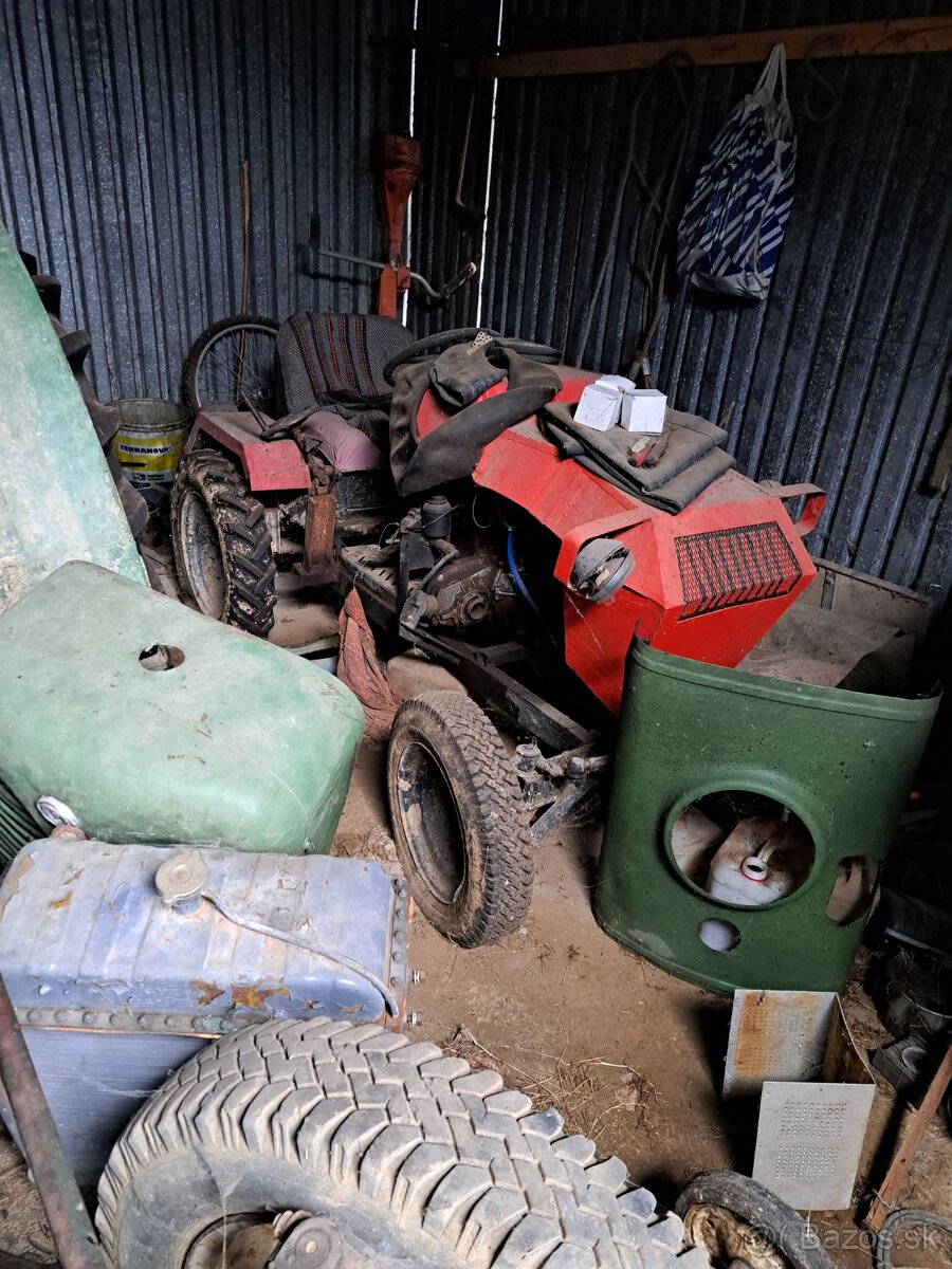 Predam malo traktor