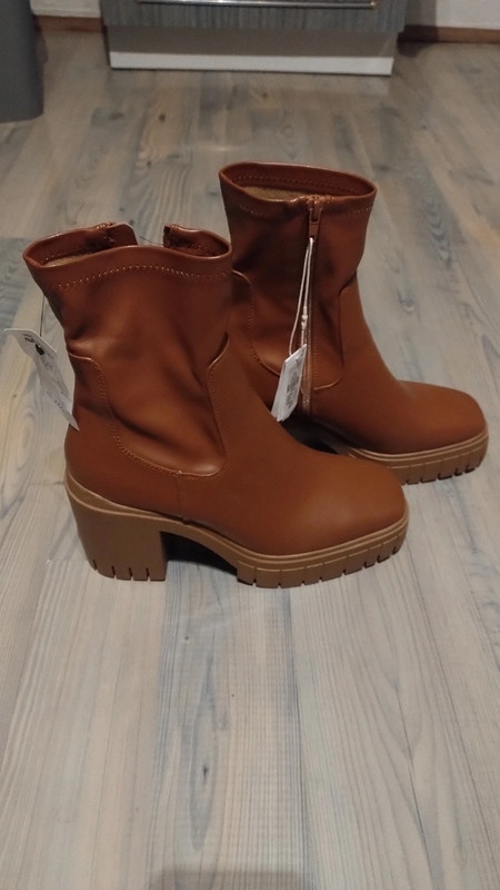 Nove kozenkove hnede cizmy, PRIMARK, velkost 39