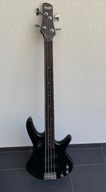 Predám Basovú gitaru IBANEZ GSR 200 bezpražcová úprava