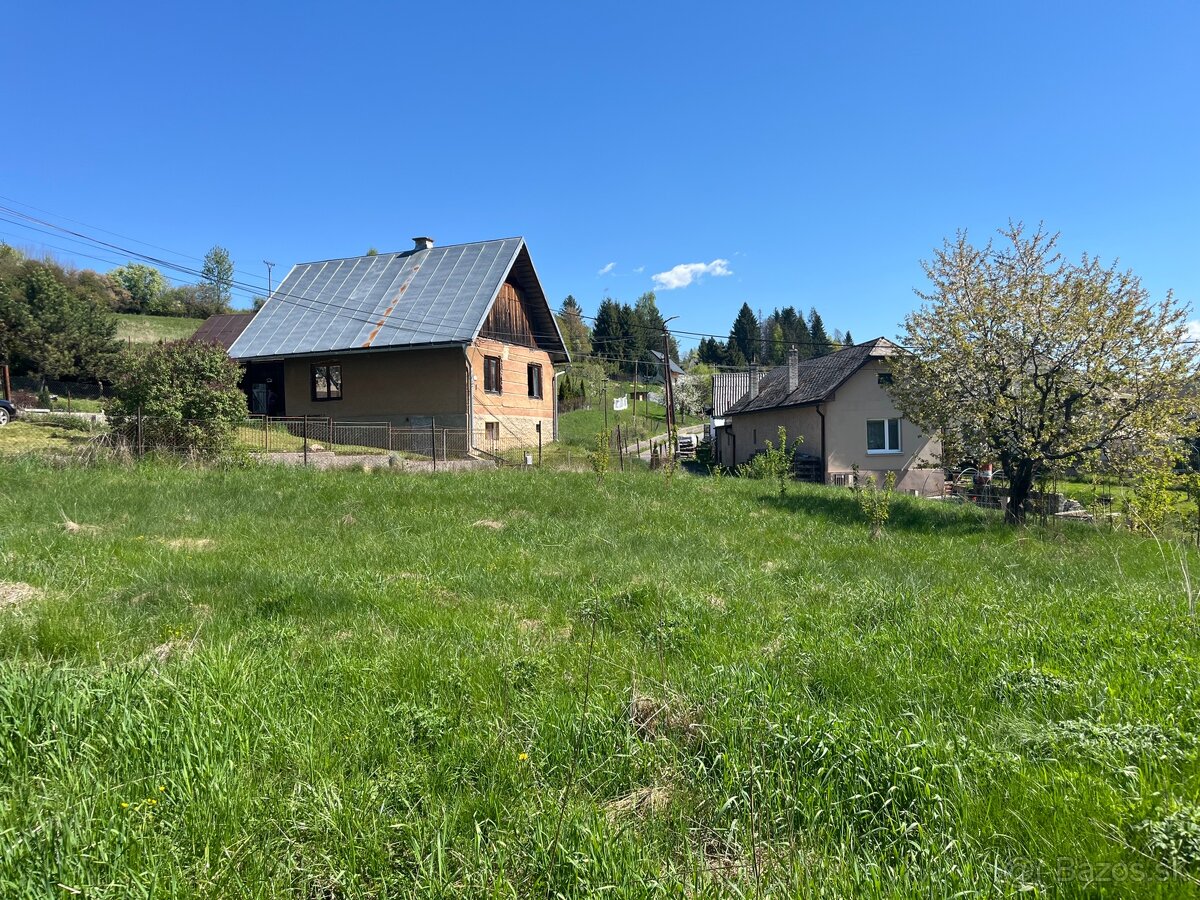 Slnečný pozemok s čerešňou v obci Beňuš