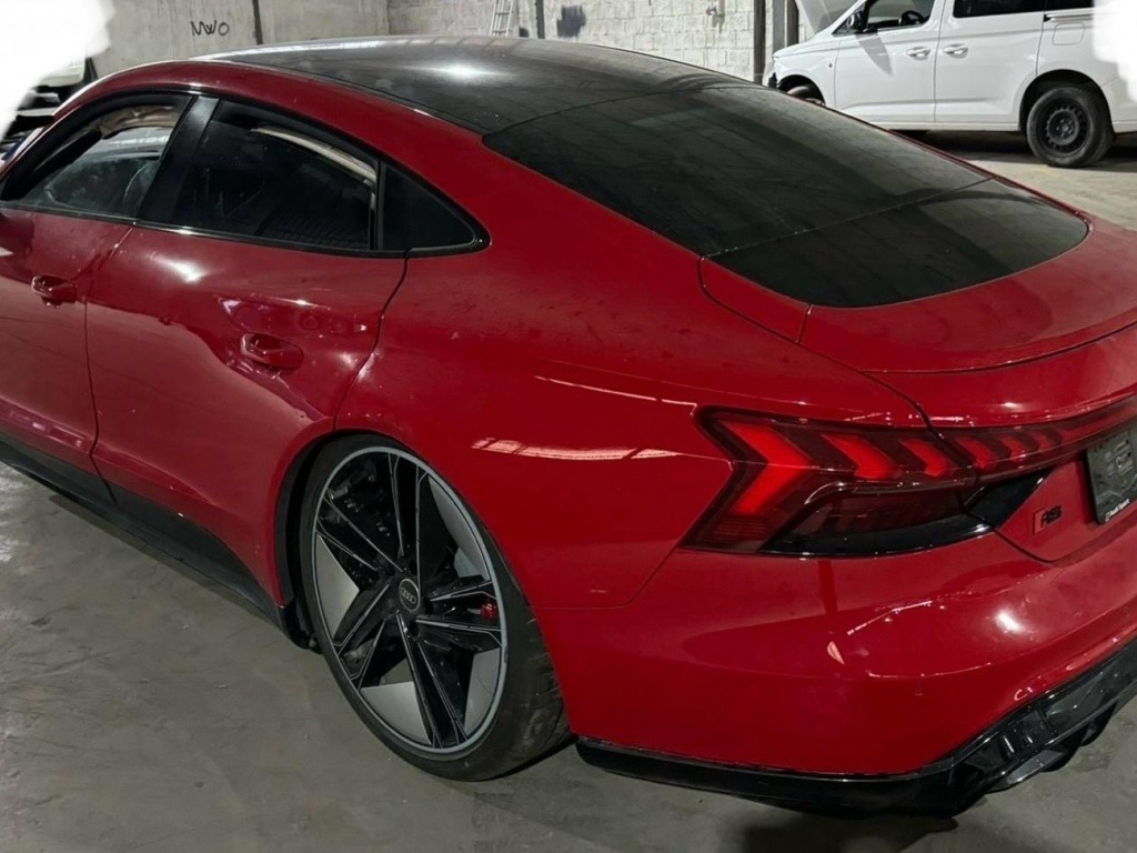 Audi RS e-tron GT Electro havarované