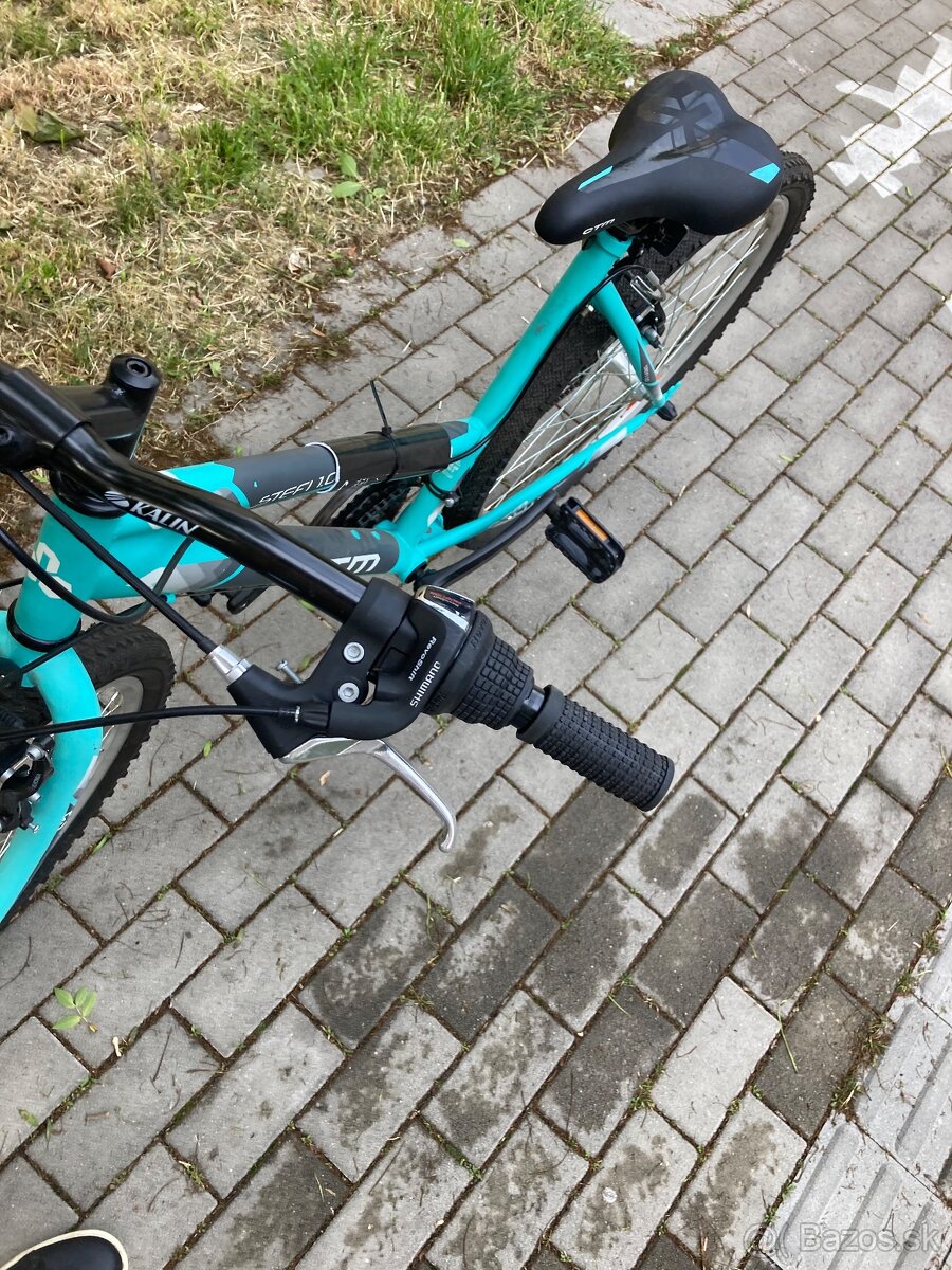 Krásny zelený horský bycikel