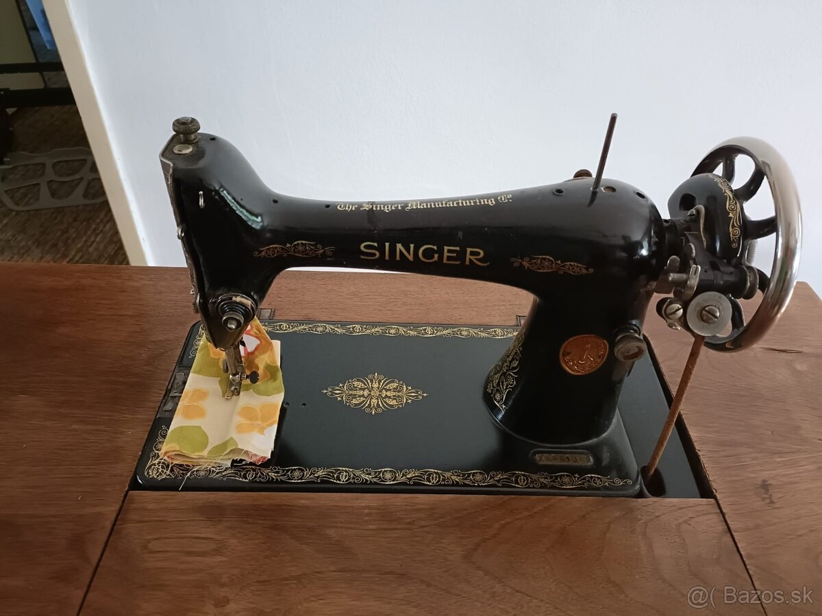 Starožitný siaci stroj Singer