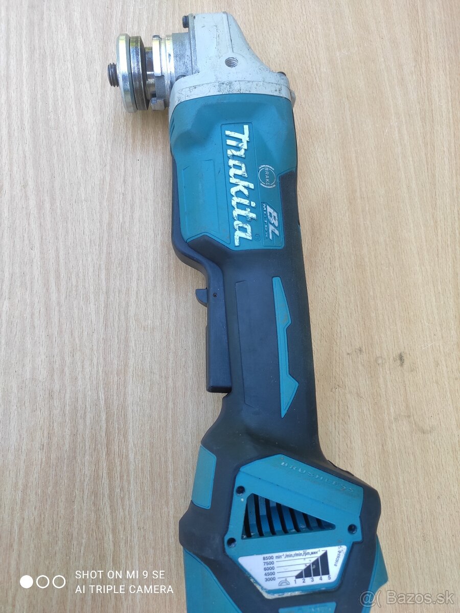 Makita uhlová brúska DGA 517