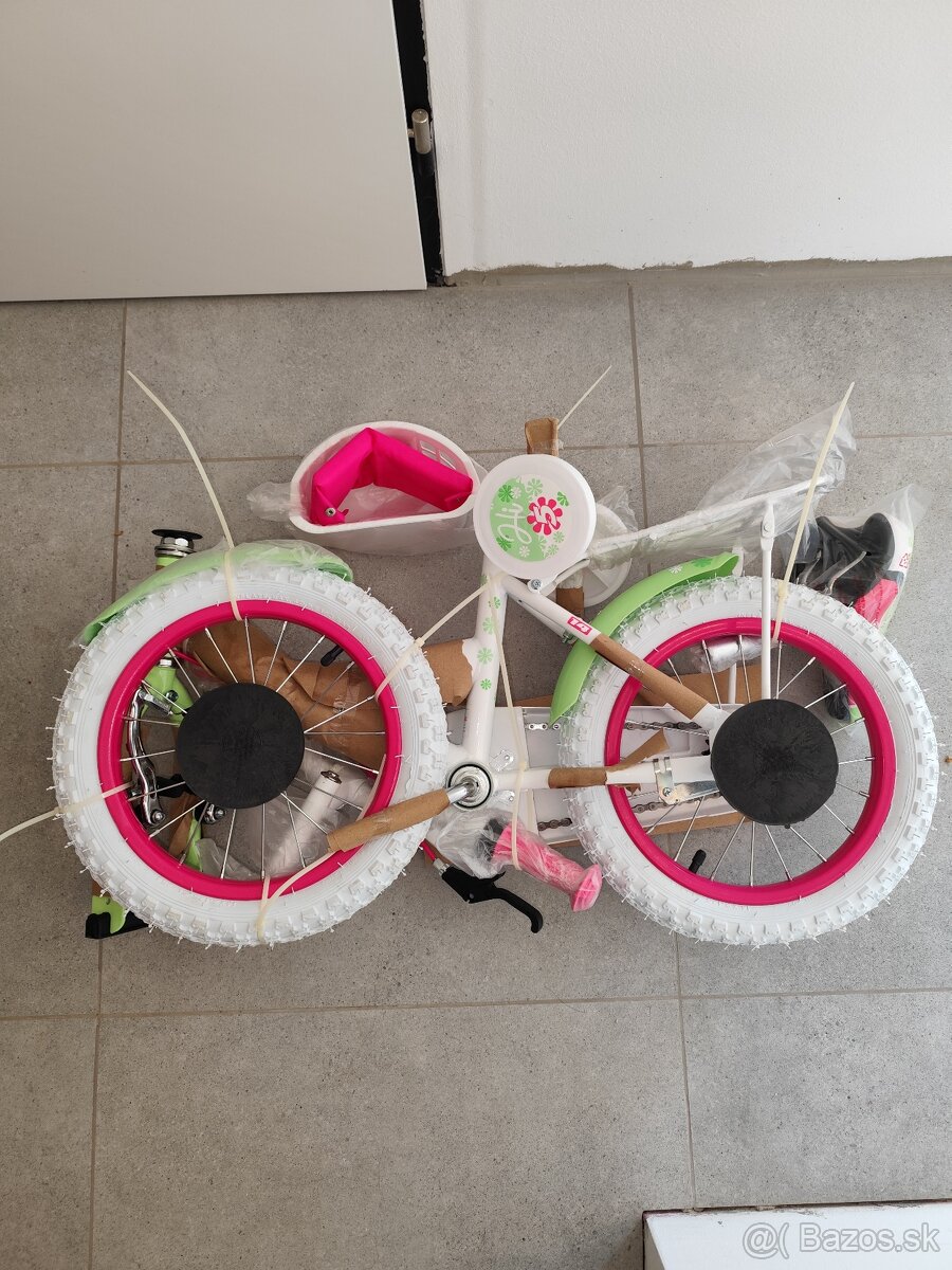 Predám detský bicykel s pomocnými kolieskami
