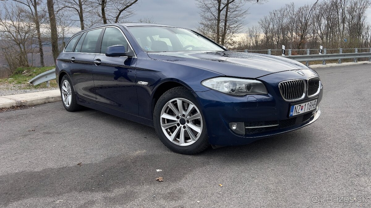 BMW F11 530XD - TIEFSEEBLAU METALLIC (A76) Bradatá Garáž