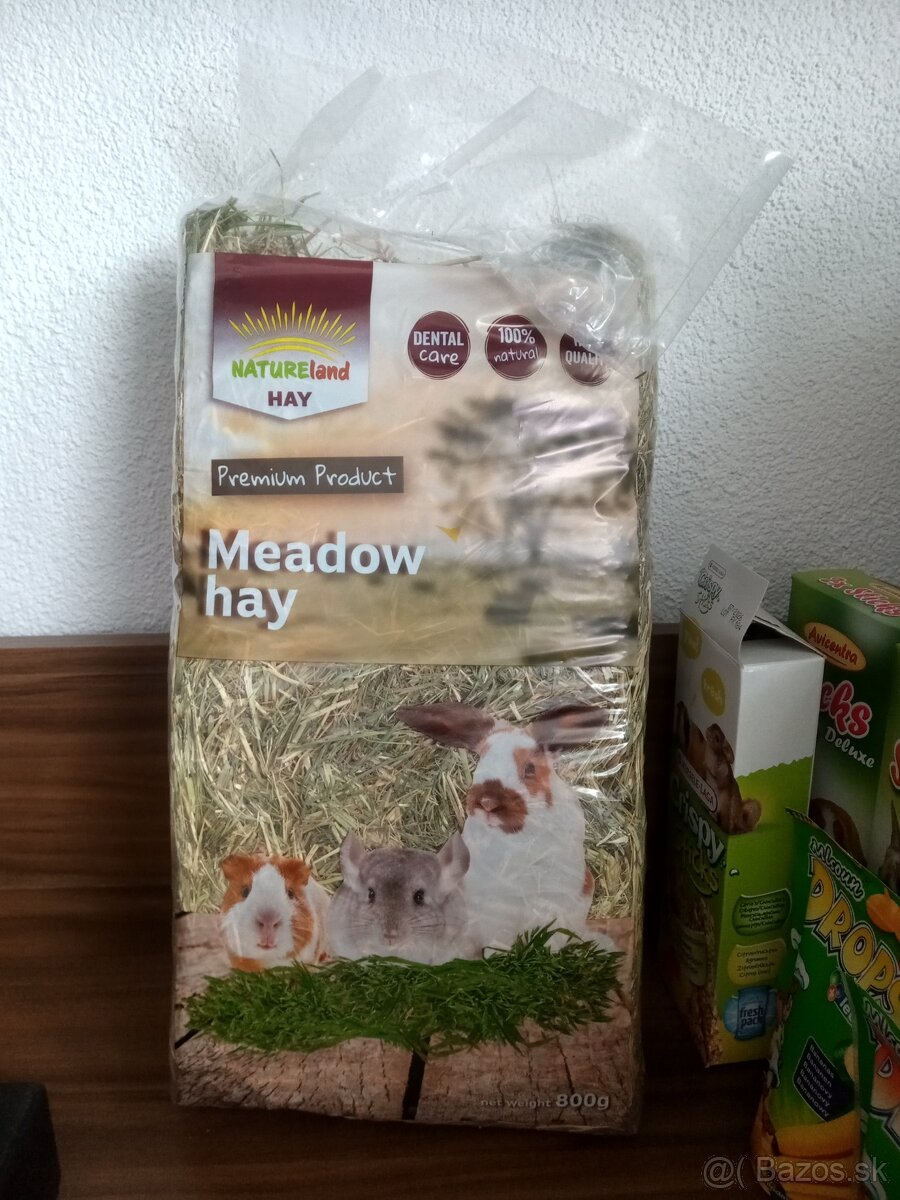 Krmivo a podstielka pre škrečky.