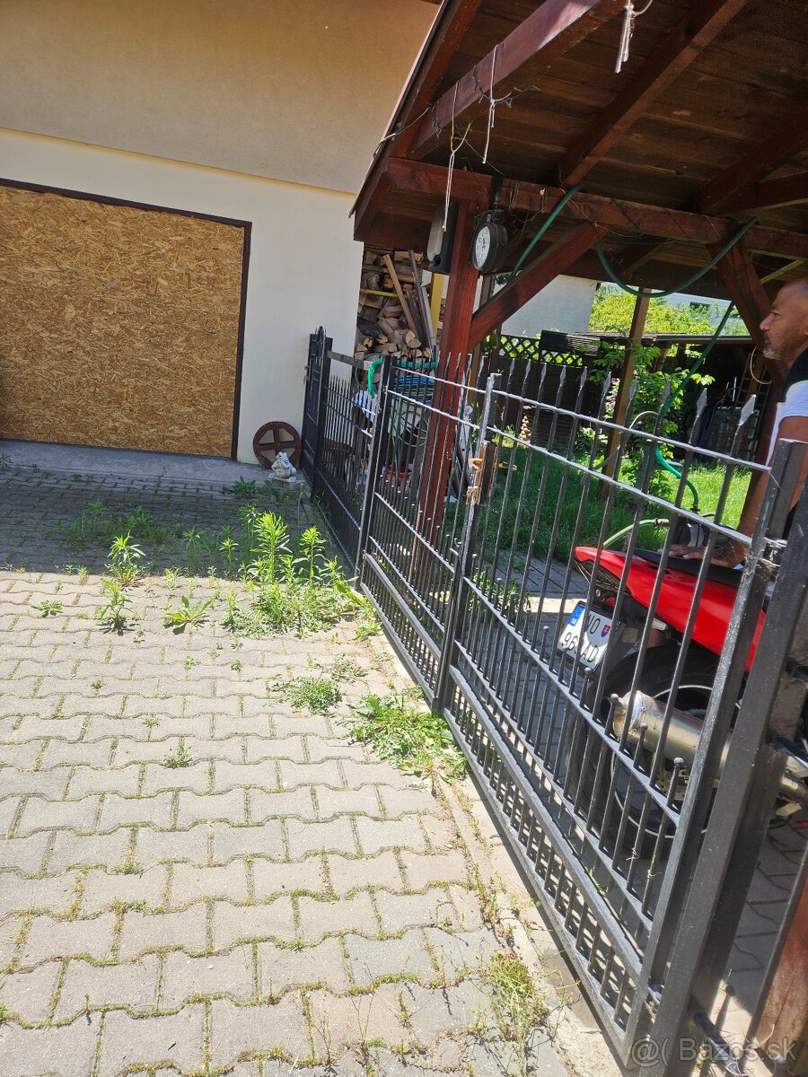 Veľká brána cca 770cm