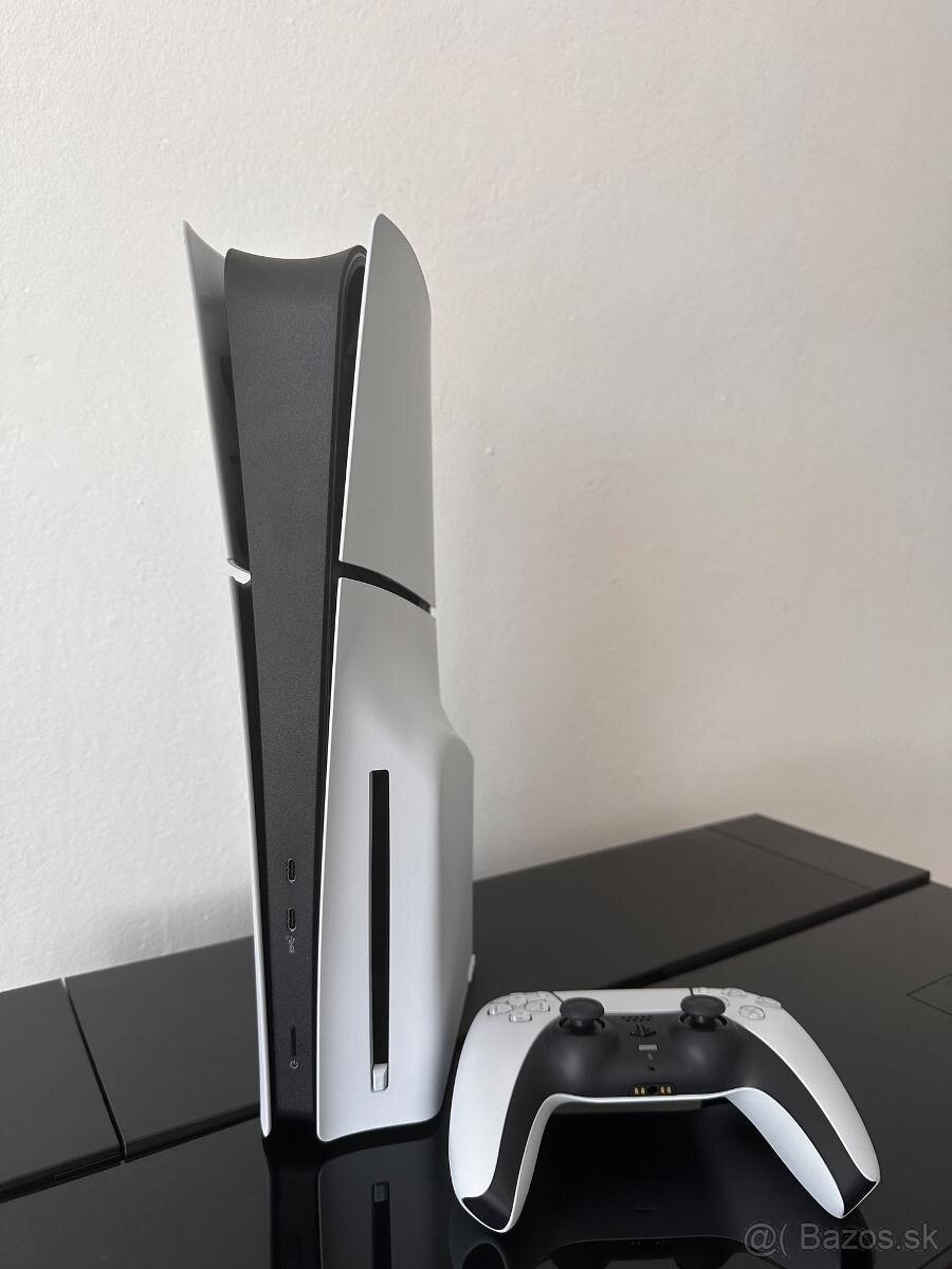Playstation 5 slim 1TB v zaruke